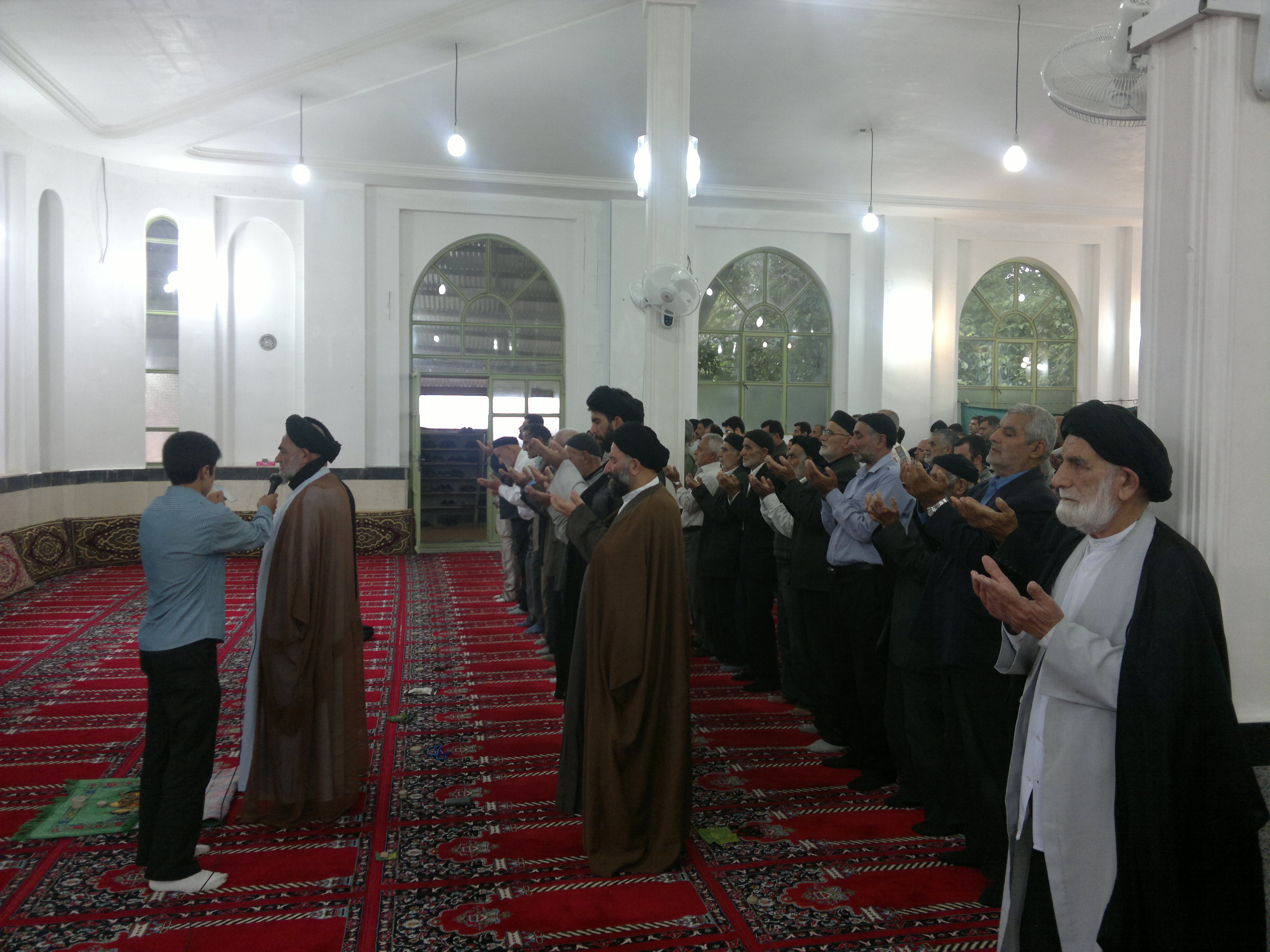 نماز عید فطر در متکازین + دانلود تصاویر نماز و فاتحه خوانی